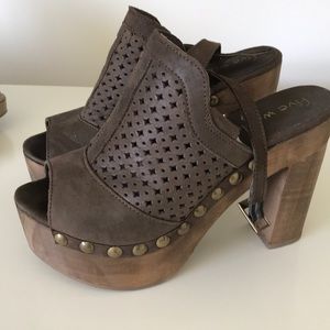 Five Worlds brown platform shoes size 8
